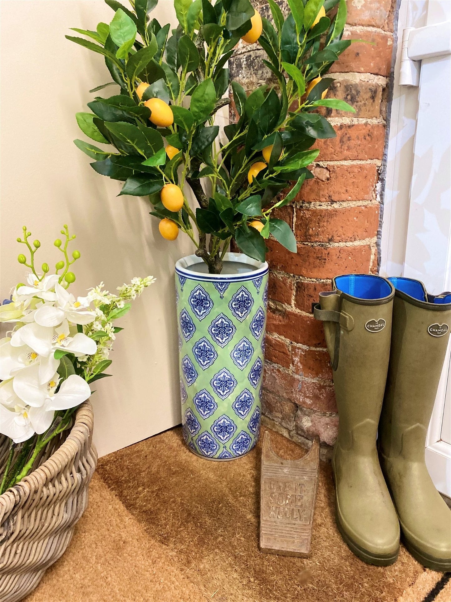 Green and White Diamond Print Umbrella Stand-1