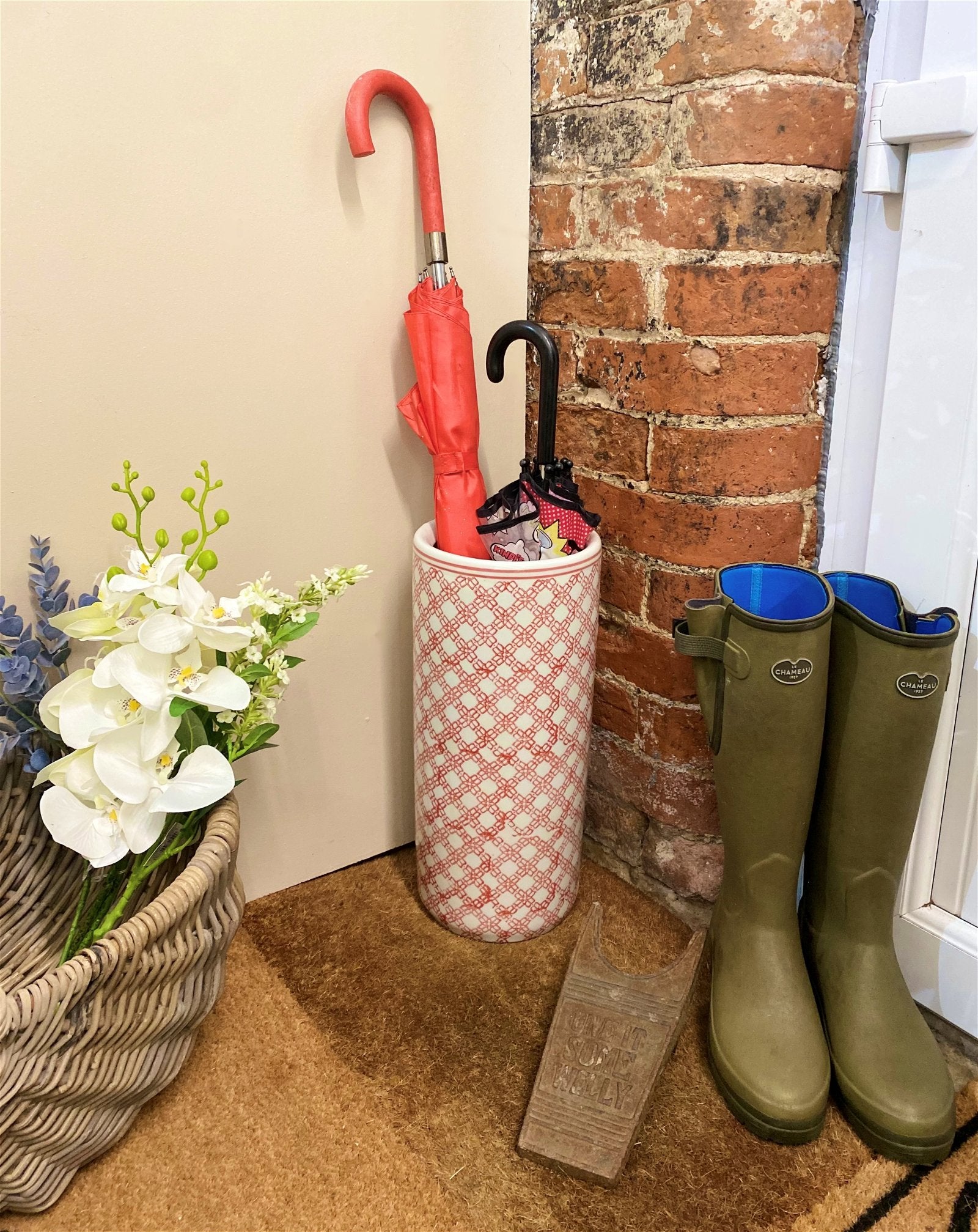 Red and White Daisy Chain Umbrella Stand-2