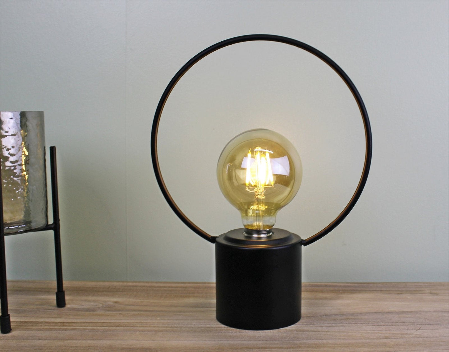 Free Standing Round Wire Lamp-1