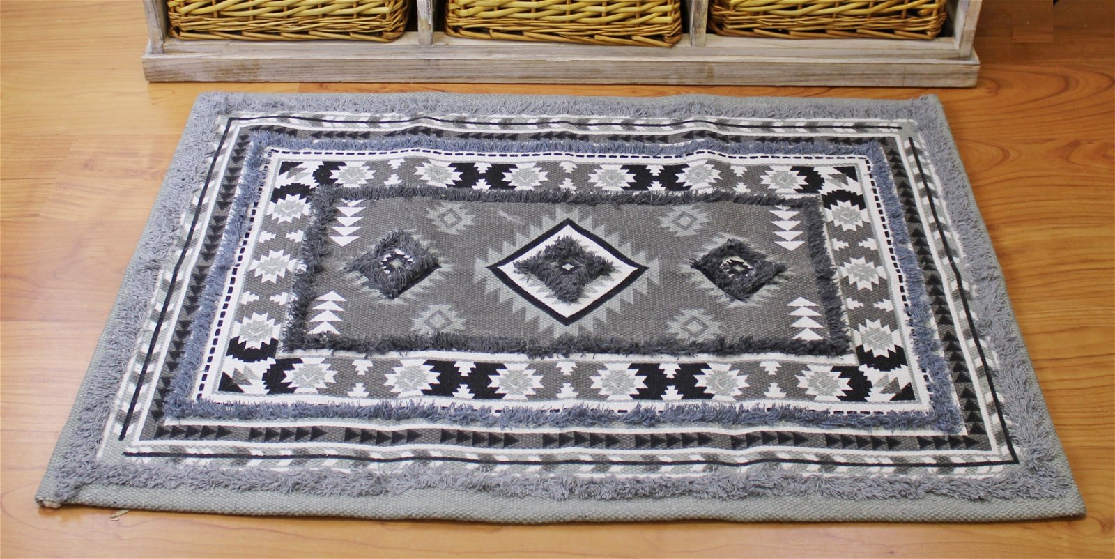 Grey Patterned & Tufted Rug, 60x90cm-1